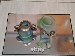 Verre d’atelier avec recouvrement en cuivre massif. Deux pièces signées par l’artiste