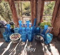 Vitre soufflée à la main Vintage Hebron verre bleu. Vase, cruche, verres à boire