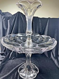 Vtg Duncan Miller Art Glass Clear 3 Piece Fruit Platter & Vase 16.75 in Epergne   <br/>
 	<br/>  Translation: Vtg Duncan Miller Art Glass Clair 3 Pièce Plateau de Fruits & Vase 16.75 po Epergne